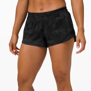 Lululemon Black camo hotty hot short 2.5 inseam